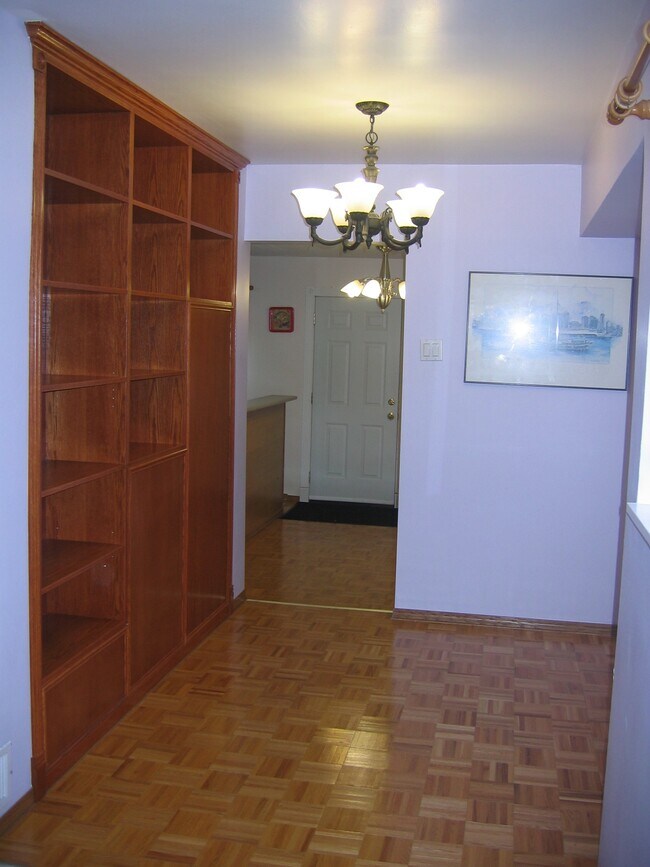 Photo du bâtiment - 5549 Nelson Av