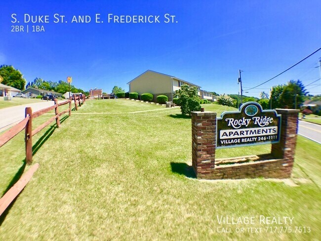 Foto del edificio - 119 S Duke St