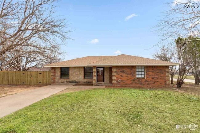 Building Photo - 300 E Garden Dr