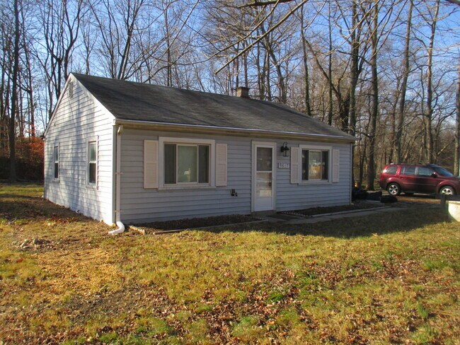 Building Photo - Cozy 2 BR/1 BA Single-Family Home in Clinton!