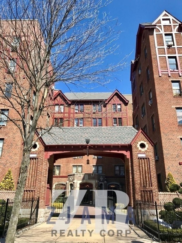 Primary Photo - 201 Eastern Pkwy