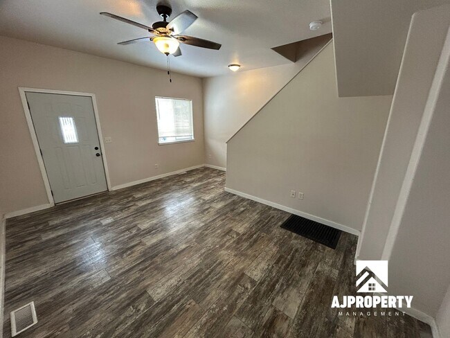 Foto del edificio - 214 W Russell St