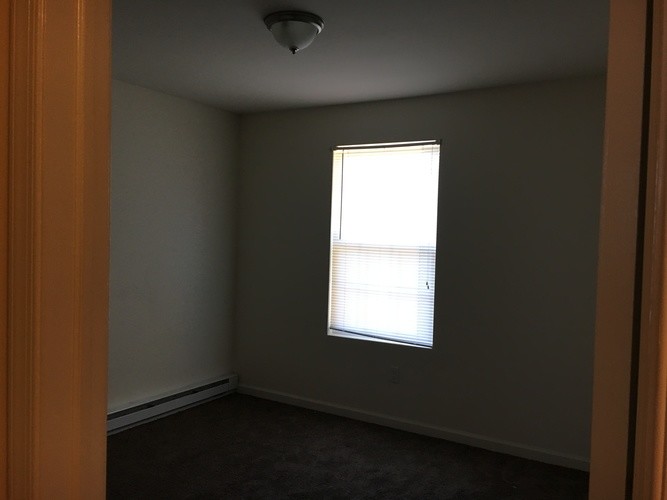 Primary Photo - 5 East Ave