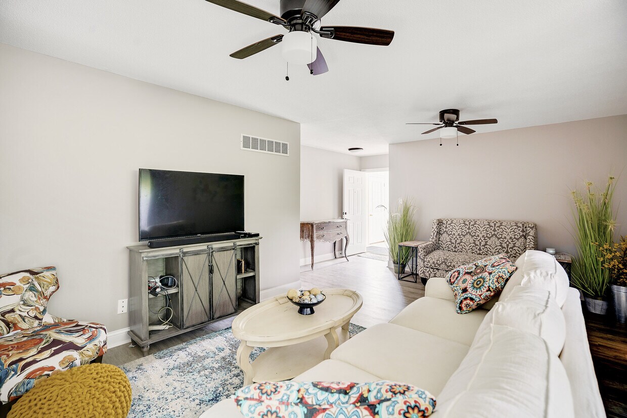 8733 W 78th Cir, Overland Park, KS 66204 Townhome Rentals in Overland