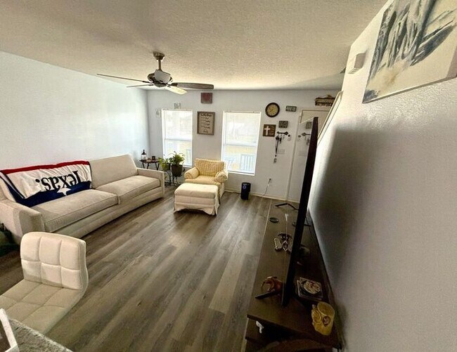 Building Photo - Four Bedroom / Three Bath Home