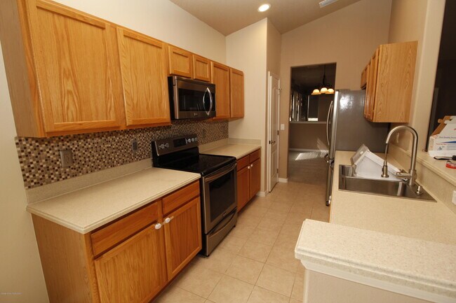 Building Photo - 1015 Venetian Dr