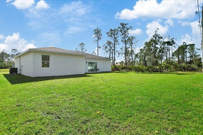 Building Photo - 517 Madeira St