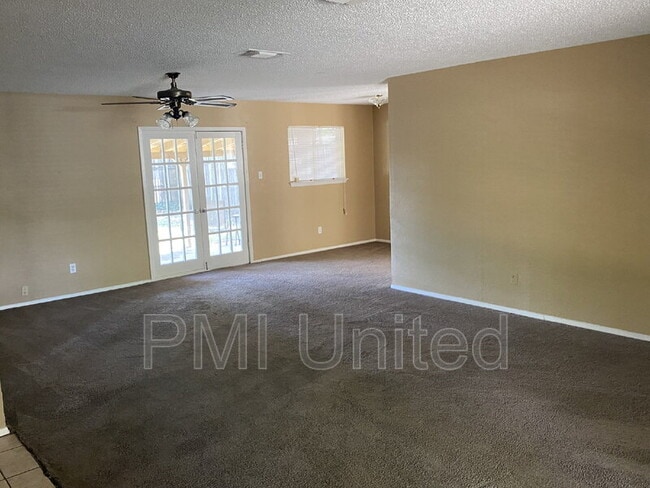 Foto del edificio - 3402 Hastings Dr