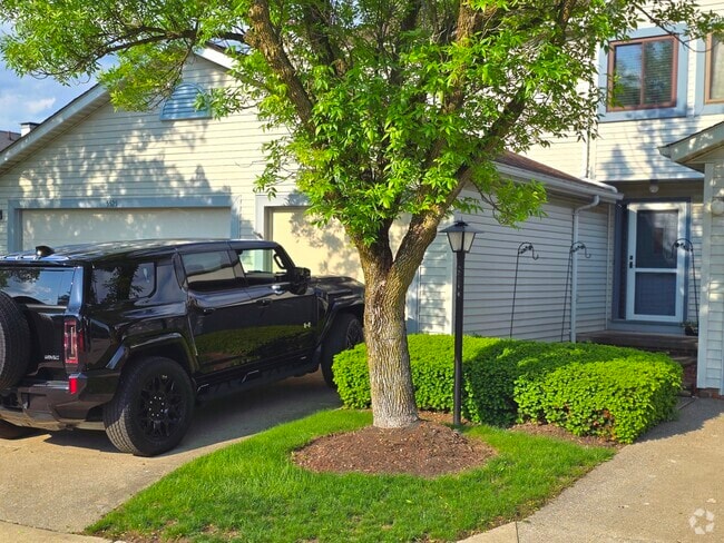 Building Photo - 5527 Windrush Ct