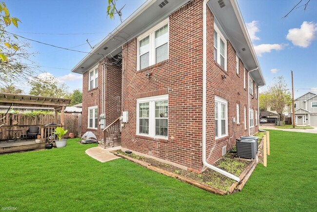 Foto del edificio - 2 br, 1 bath 4plex - 4114 Lamar Street 1