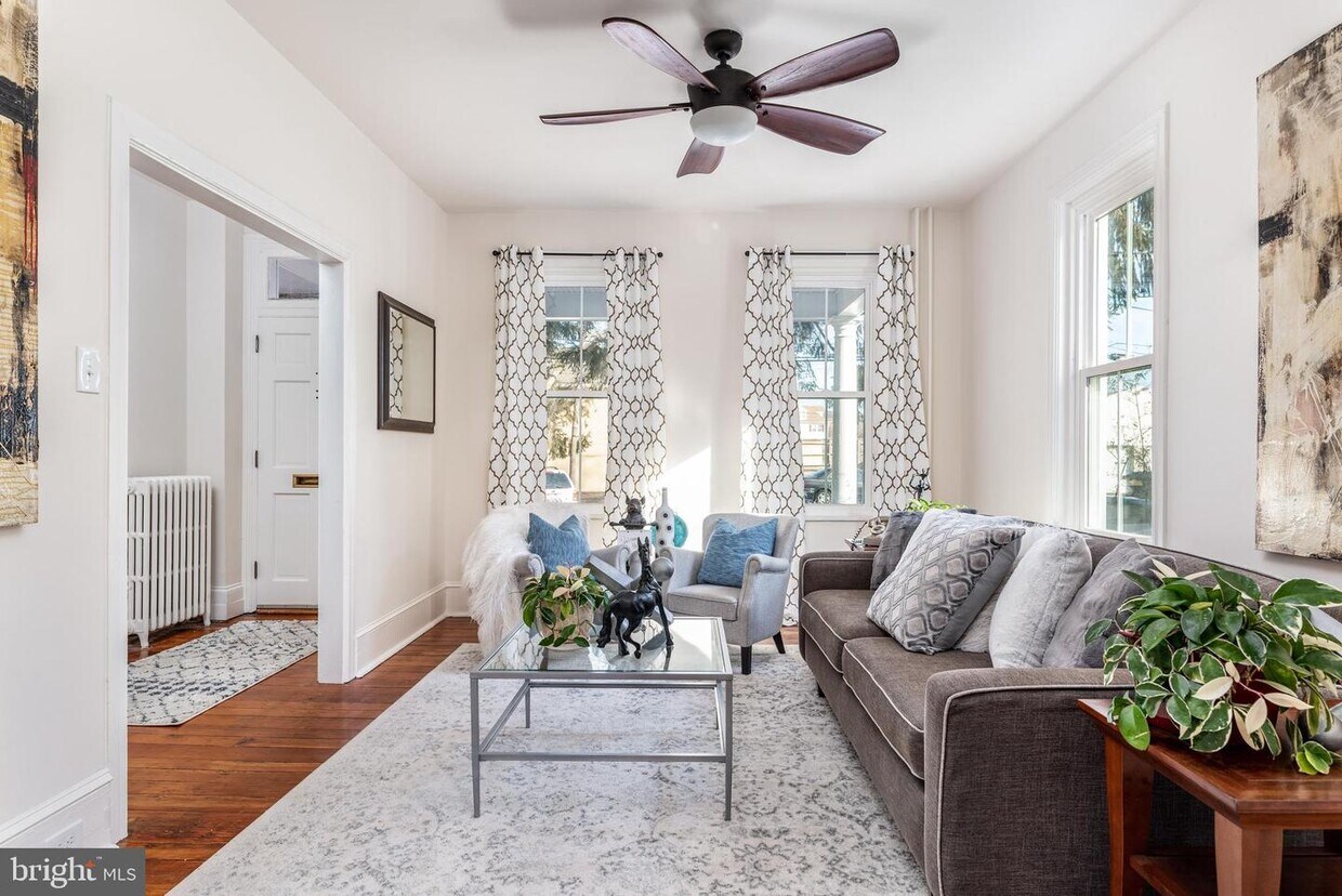 Foto principal - 108 E Franklin St