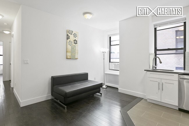 Building Photo - 19 W 55th St