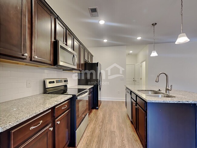 Building Photo - 1830 Produce Ln