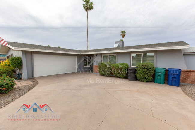 Building Photo - 2224 W Emelita Ave