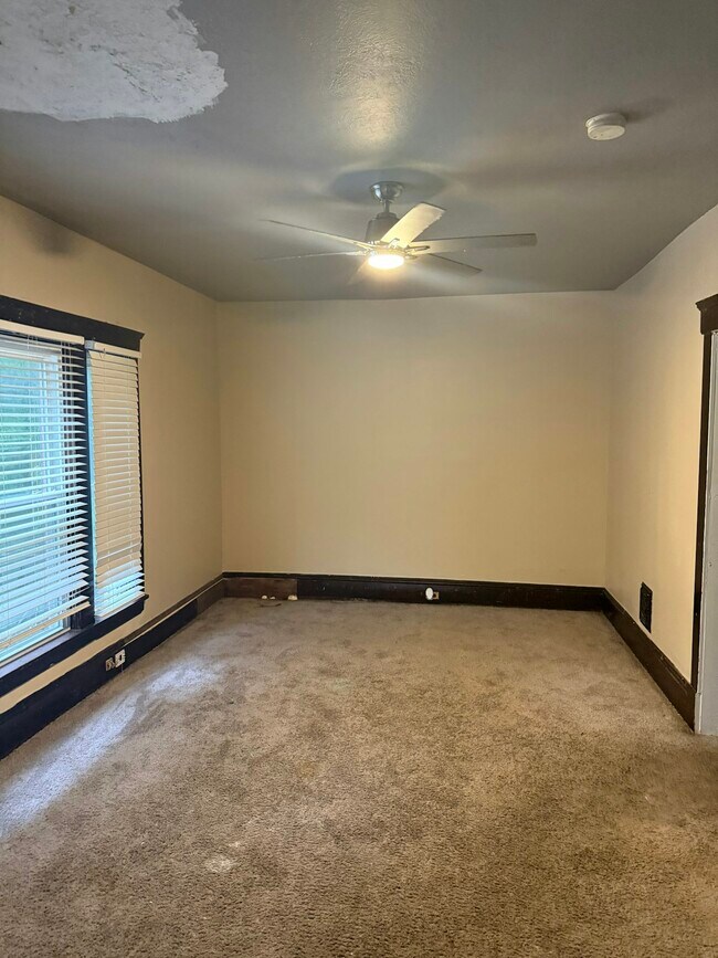 Foto del edificio - 536 E 123rd St