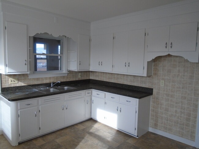 Building Photo - 22 Knoll St