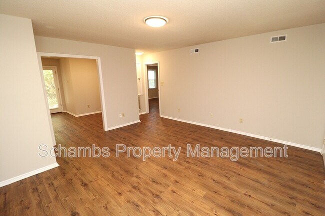 Foto del edificio - 3905 Lexington Dr