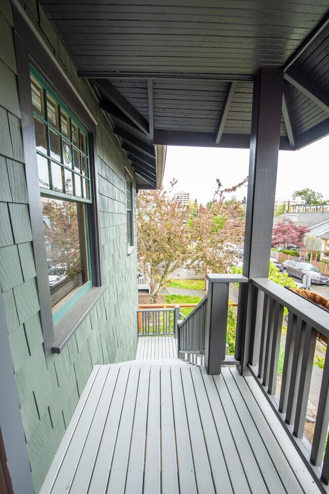 Photo - 1208 E Barclay Ct (Seattle, WA) House
