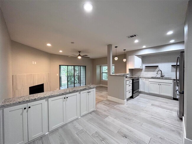 Building Photo - 1135 Barton Hills Dr