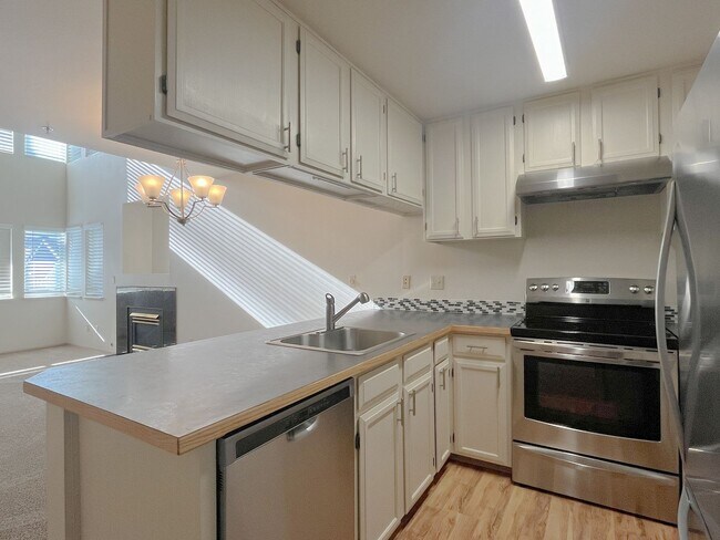 Foto del edificio - Natural Light Filled 2bd/2bth Loft Condo in Crown Hill, $2,550/mo.