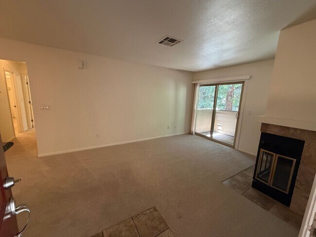 Foto del edificio - 2 Bedroom / 1 Bathroom |