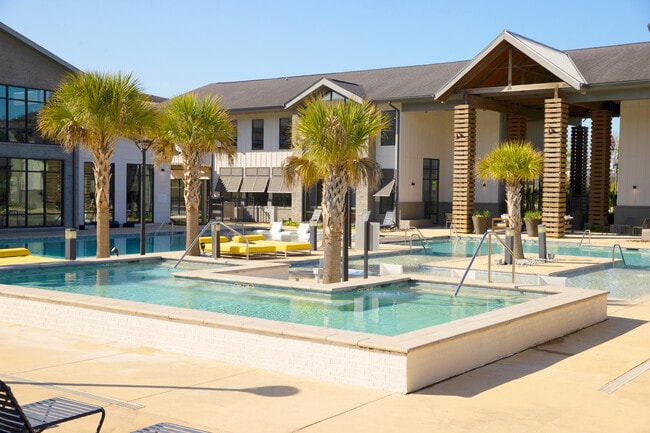 Building Photo - Wildwood Baton Rouge