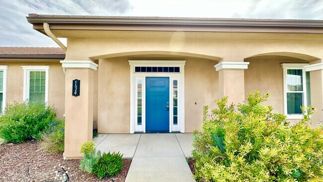 Building Photo - Beautiful Newer Single-Story Home, Fully F...