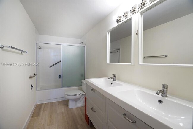 Building Photo - 2500 Parkview Dr