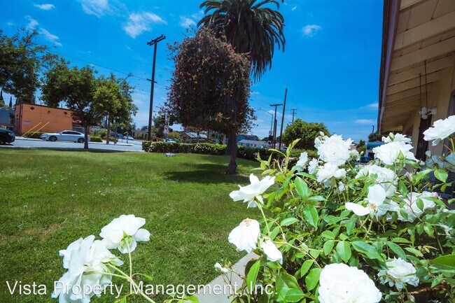 Building Photo - 2 br, 1 bath House - 304 N. Azusa Ave.