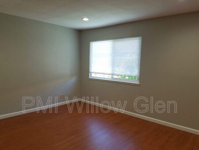 Foto del edificio - 393 Englert Ct