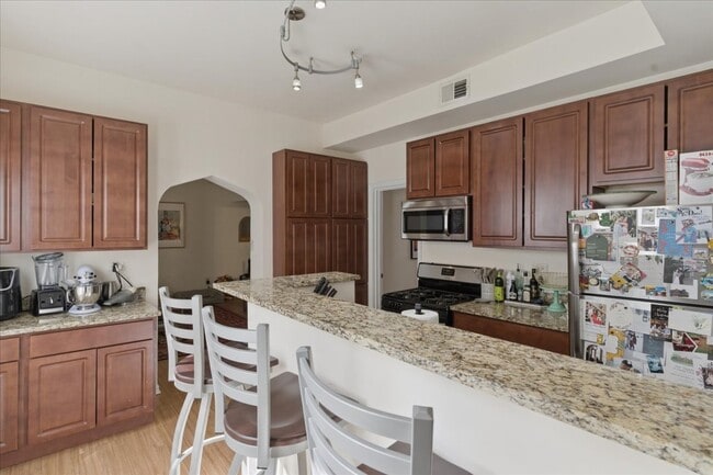 Building Photo - 3144 N Southport Ave