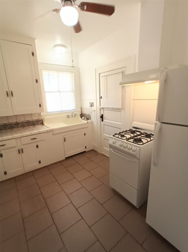 Building Photo - 2924 Avenue P 1/2