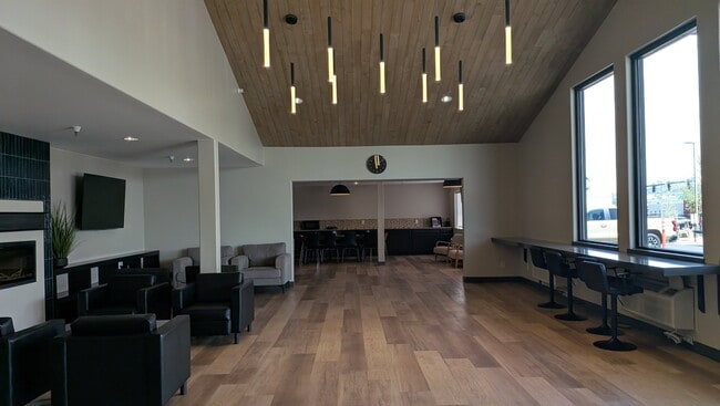 Building Photo - 200 E Wolfensberger Rd