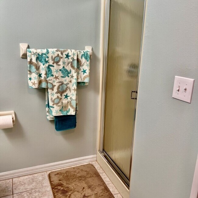 Foto del edificio - Beautiful Waterfront 2/2 Furnished Home Available April 2024