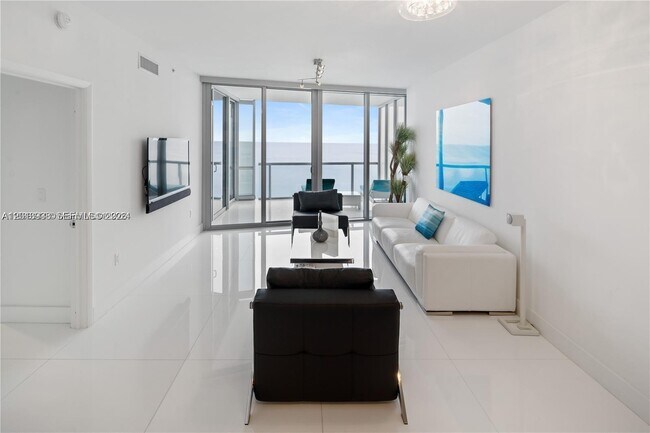 Foto del edificio - 17121 Collins Ave