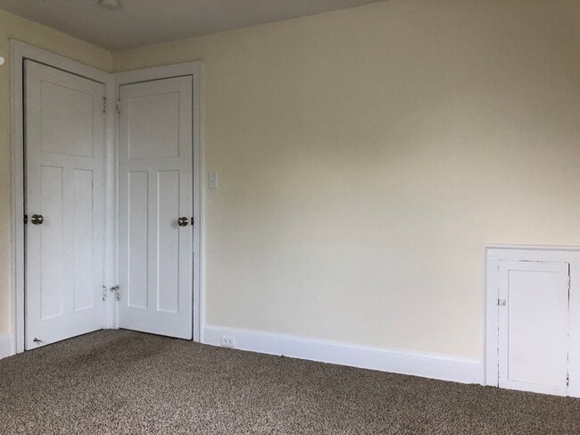 Building Photo - 4632-4632 1/2 Duplex