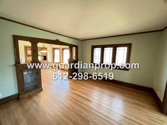 Building Photo - Fully Updated Upper Duplex for September 1, New Kitchen & Bath, Sunroom + Office Area, Private Ba...