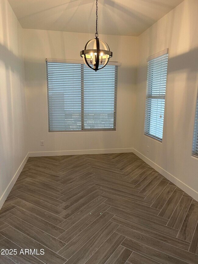 Foto del edificio - 993 E Knightsbridge Way