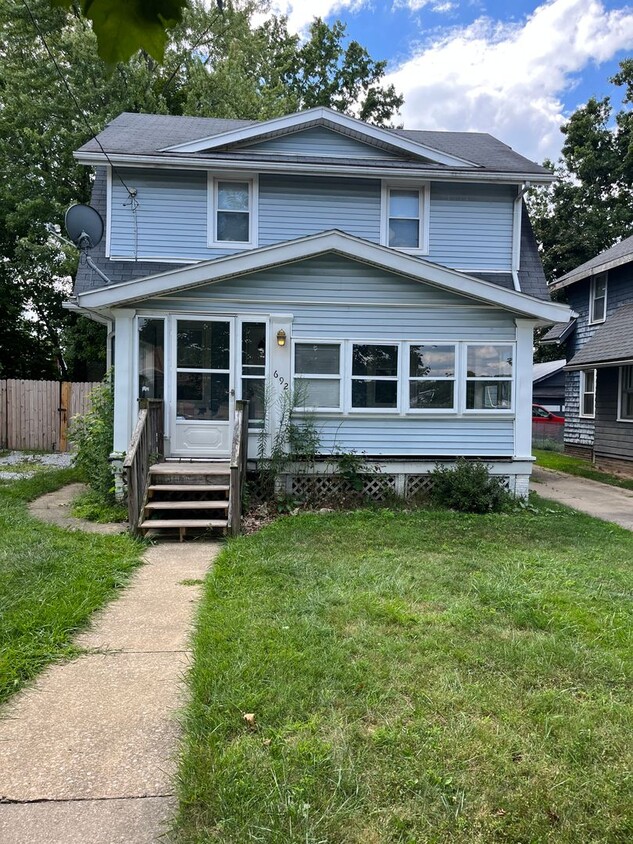 Foto principal - 3 Bedrooms & 1 Bathroom near Buchtel HS