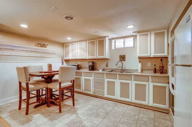 Foto del edificio - 1367 S Beach Ct