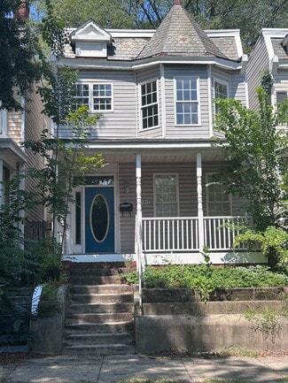 Building Photo - 2020 Parkwood Ave
