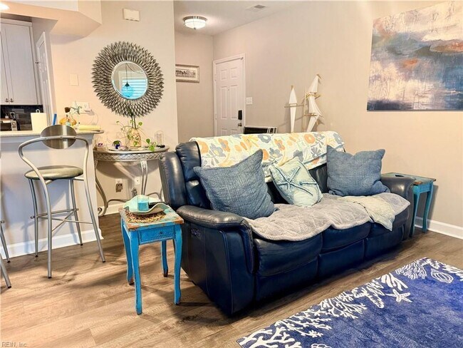 Building Photo - Stunning 2 bed Condo at the Chesapeake Bay off Shore Dr