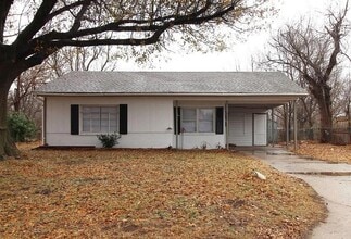 Building Photo - 1825 Elm Dr