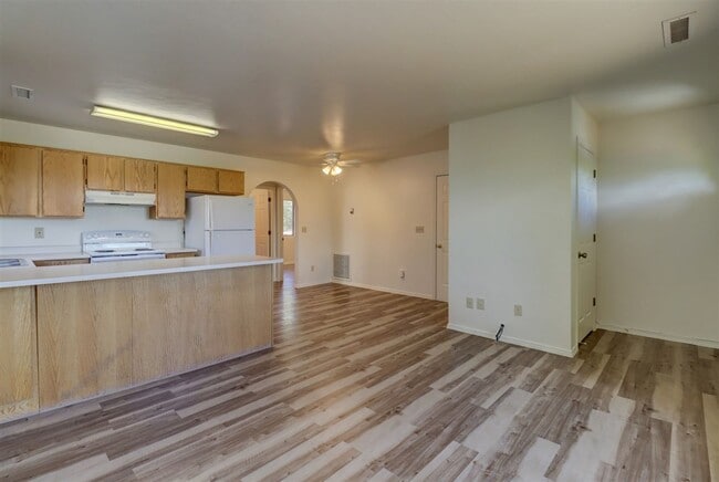 Building Photo - 7100 Roundup Dr