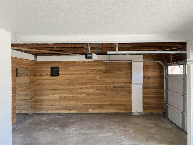 Foto del edificio - 24430 Robinwood Dr