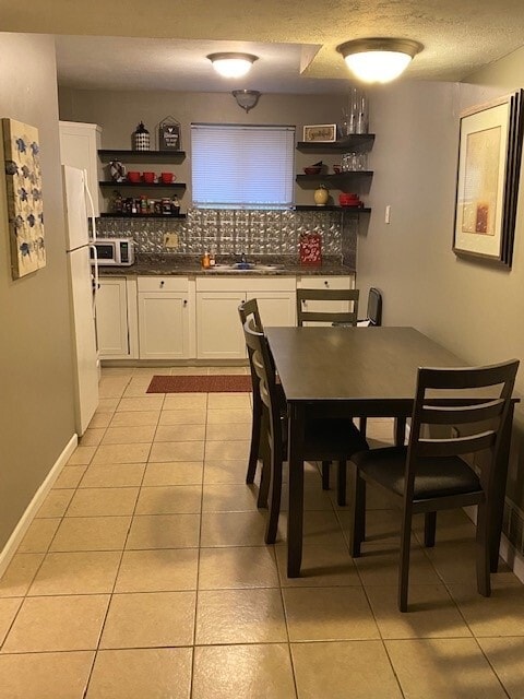 Kitchen Table - 4921 Chicago St