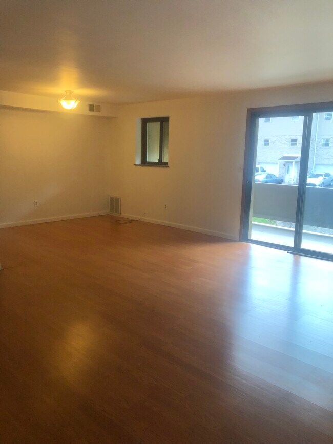 Foto del edificio - 71 Locust Ridge Dr