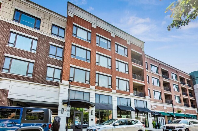 Building Photo - 850 Village Center Dr