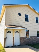 Building Photo - 902 Windwood Dr