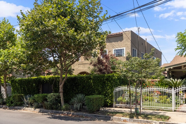 Building Photo - 813 N Coronado St